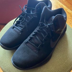 Size 9 - Nike Men's Air Visi Pro VI Basketball Shoe